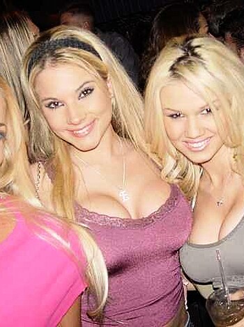 a girl at a party 20  - Photo 87