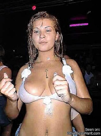 a girl at a party 18  - Photo 10