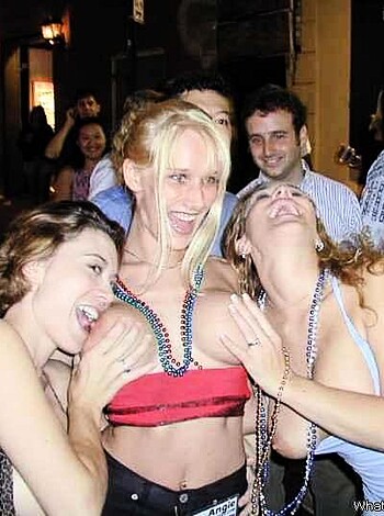 a girl at a party 18  - Photo 13