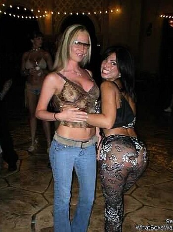 a girl at a party 18  - Photo 22