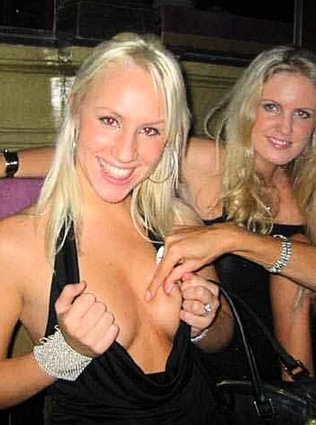 a girl at a party 18  - Photo 37