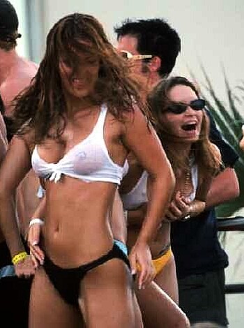 a girl at a party 18  - Photo 40