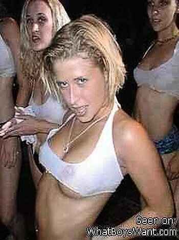 a girl at a party 18  - Photo 61