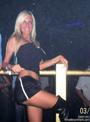 a girl at a party 3  - Photo 23
