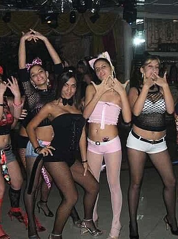 a girl at a party 3  - Photo 41