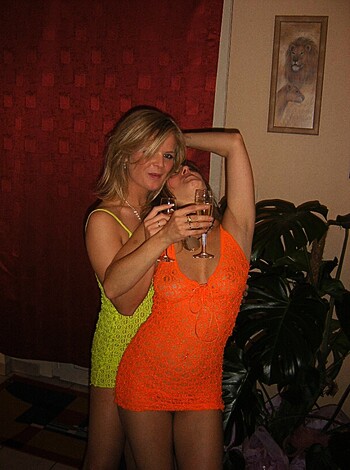 Amateur Threesome Hardcore Party - Photo 29