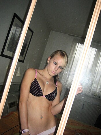 German Blond Girlfriend Homemade Stripping - Photo 7