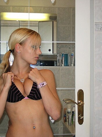 German Blond Girlfriend Homemade Stripping - Photo 11
