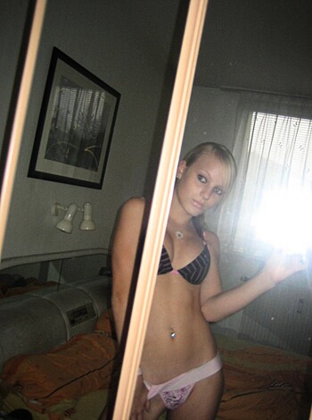 German Blond Girlfriend Homemade Stripping - Photo 15
