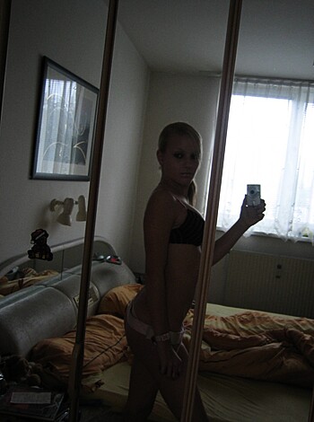 German Blond Girlfriend Homemade Stripping - Photo 17