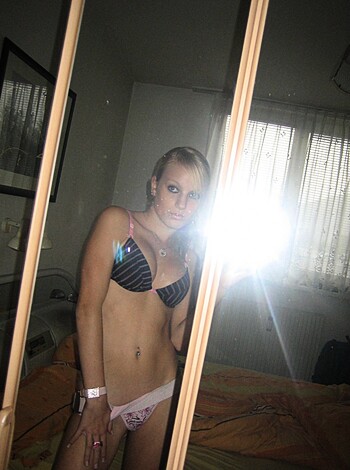 German Blond Girlfriend Homemade Stripping - Photo 27