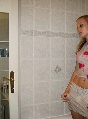 German Blond Girlfriend Homemade Stripping - Photo 40