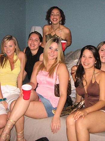 Amateurs -HQ- Party Candid Upskirt 71  - Photo 19