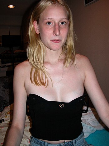 Girlfriend with piercing in pussy - Photo 11