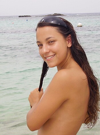 Amateur Girl at Ibiza / Beach pics - Photo 3