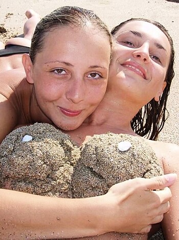 5 amateur teens - NAKED at the Beach - Photo 8