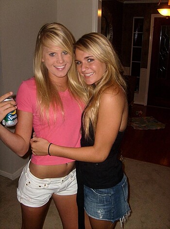 Sexy and Drunk College Girls Get Naked At Party  - Photo 9