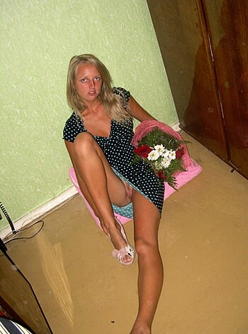 Ex-girlfirend naked at home after a birthday party - Photo 15