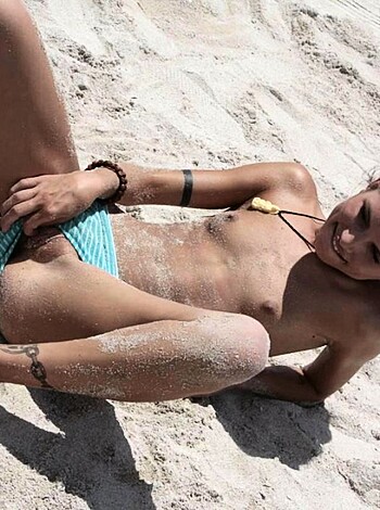 Beach Amateurs Topless - Young Girls No.05 - Photo 3
