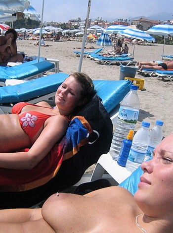 Beach Amateurs Topless - Young Girls No.05 - Photo 11