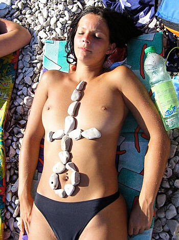 Beach Amateurs Topless - Young Girls No.05 - Photo 17