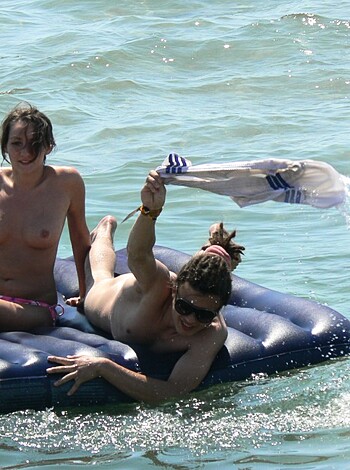 Beach Amateurs Topless - Young Girls No.05 - Photo 37