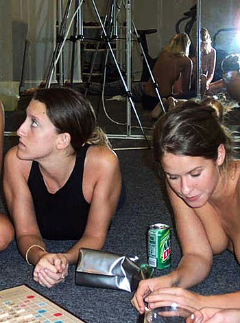YOUNG GIRLS at PARTY-  Drunk teenagers - Amateurs pics 21 - Photo 13