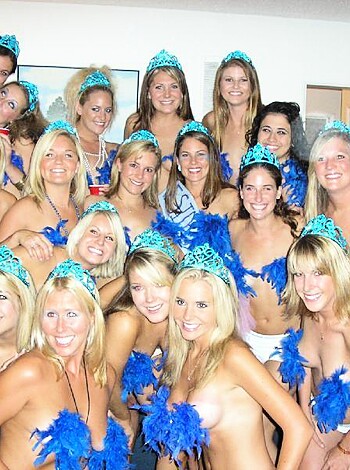 YOUNG GIRLS at PARTY-  Drunk teenagers - Amateurs pics 21 - Photo 18