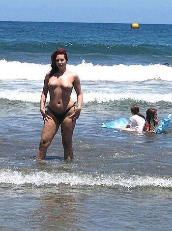 French girl, nude holidays in spain / Beach pics - Photo 19