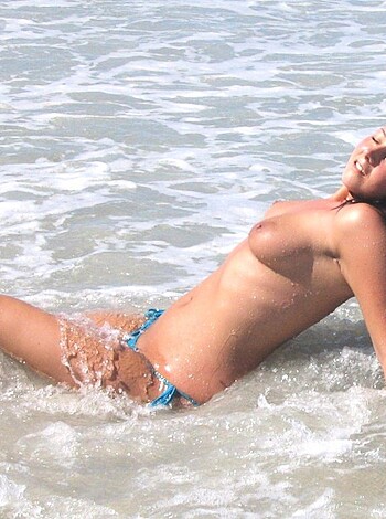 French girl, nude holidays in spain / Beach pics - Photo 36