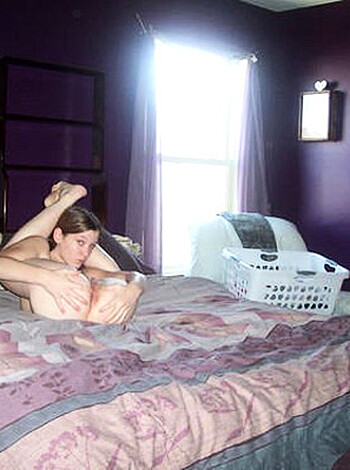 Young Amateurs Pussy with Legs Up - Photo 37
