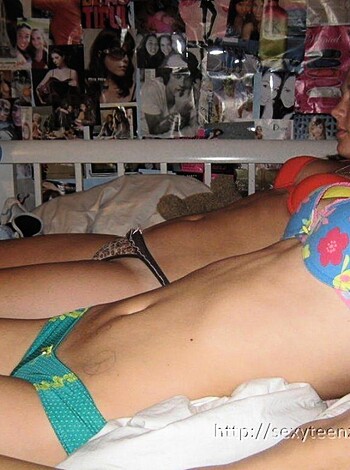 A fucking hot three-way with naked chicks on a mattress.