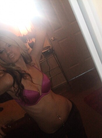 Blonde Takes Pics of Herself and Masturbation,too - Photo 4