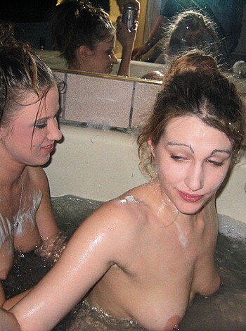 Two Girls are taking a bath and shave your pussy  - Photo 10