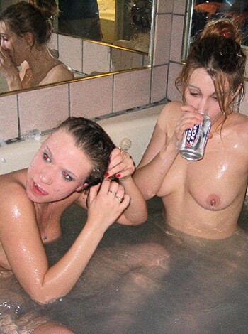 Two Girls are taking a bath and shave your pussy  - Photo 21