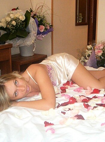 Amateur Hot Bride a her Wedding Night - Photo 18