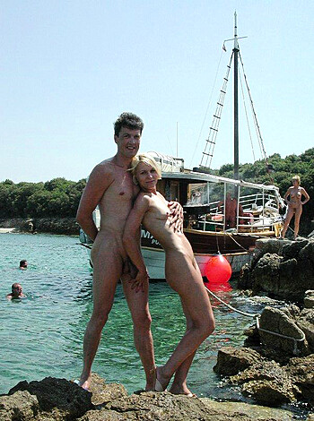 "Here are some f*ckin hot nude pics of a guy and babe, taking sexy selfies in their birthday suits while pose-modelin' on boats."