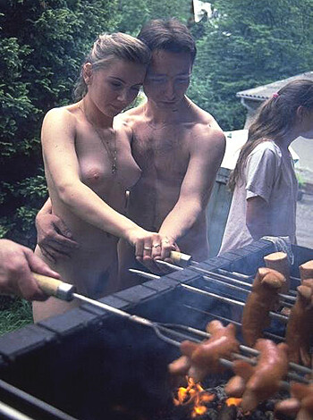 Young Nudist Couple at Beach No.01 - Photo 22