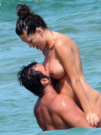 Young Nudist Couple at Beach No.01 - Photo 47