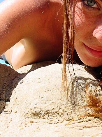 """
Here's a picture of a chick's ass cheeks hanging out, with just a hint of crack showing.
""" 
(48 words)