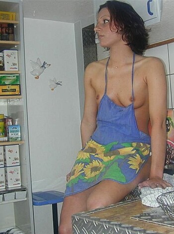 Fun with young girl at home - Photo 10