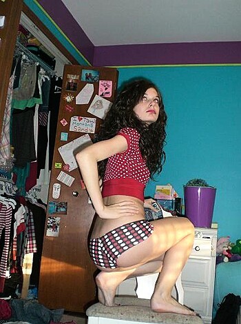 Very young amateur girl naked - Photo 1