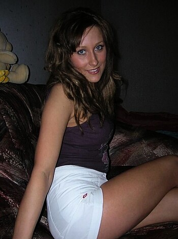 Young amateur wife - Photo 1