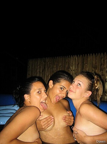 Three naked girls making fun in pool - Photo 4