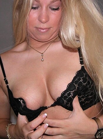 Blonde long-haired teen showing shaved pussy on bed - Photo 11