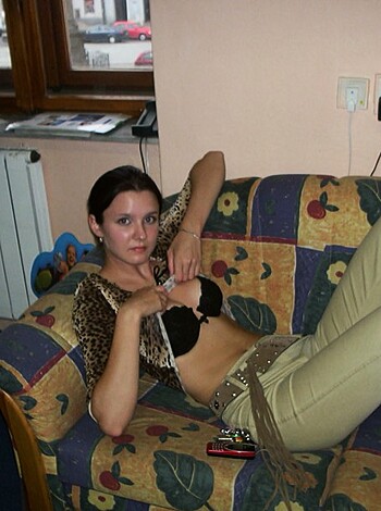 Young girl with small tits but beatifull body showing pussy - Photo 13