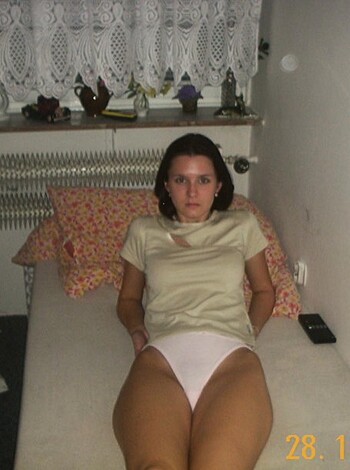 Young girl with small tits but beatifull body showing pussy - Photo 29