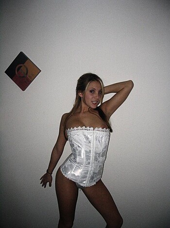 Amateur Set - young girl in underwear - Photo 4