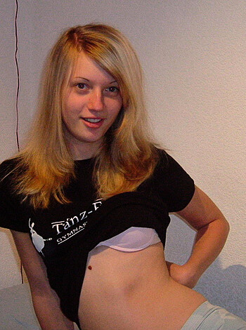 Amateur Set - Stolen Pics of naked girlfriend - Photo 1
