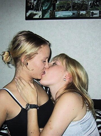 Amateur Set - 2 lesbian girls with 1 boy - nice - Photo 8